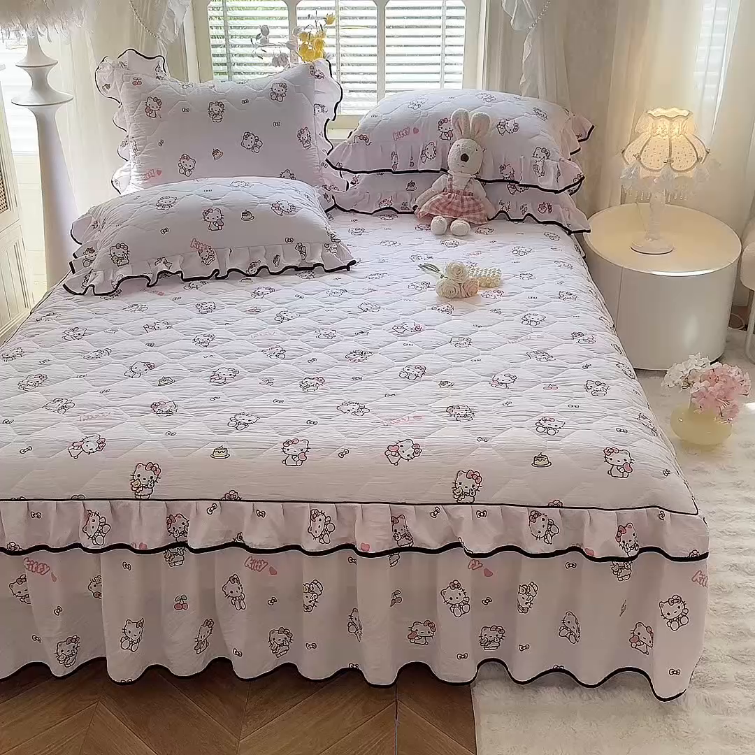 91家纺网 家纺一手货源 找家纺 优家居 2025新品水洗棉夹棉床裙单件三件套韩版水洗皱皱纱夹棉床盖床罩直播爆款 粉色猫猫