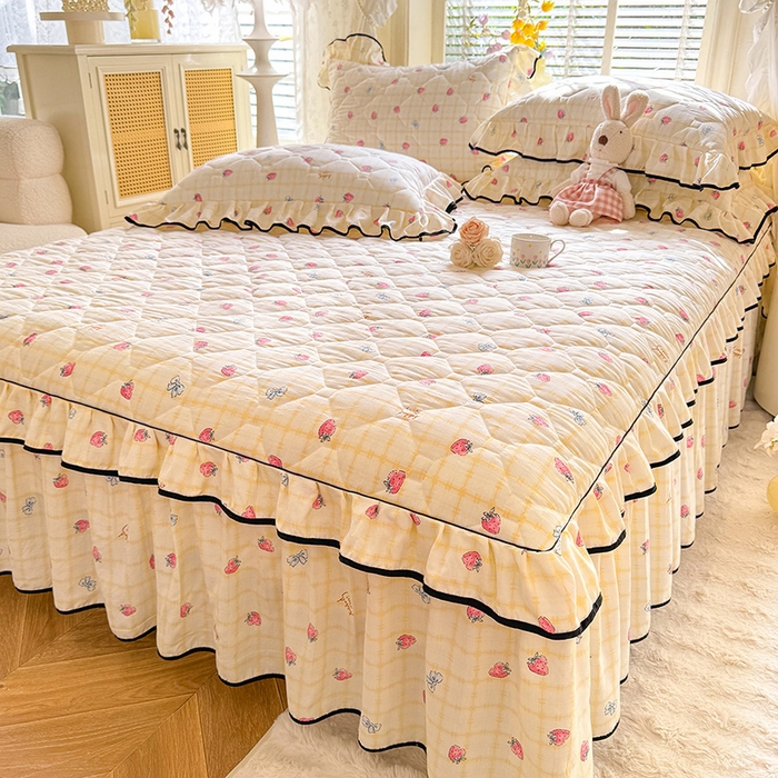 91家纺网 家纺一手货源 找家纺 优家居 2025新品水洗棉夹棉床裙单件三件套韩版水洗皱皱纱夹棉床盖床罩直播爆款 莓好时光