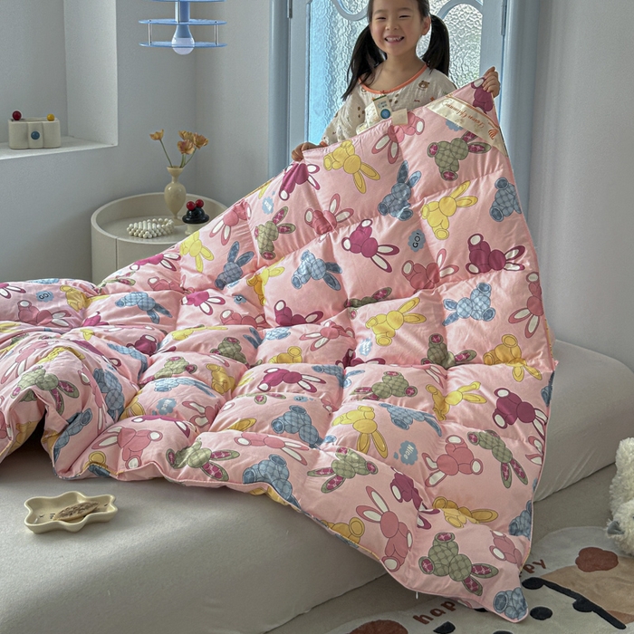 91家纺网 家纺一手货源 找家纺 暖羽屋羽绒馆  2025新款儿童95白鹅绒被1.5米学生纯棉羽绒被子 鹅绒被芯婴幼儿加厚春秋被羽绒冬被 时尚八宝