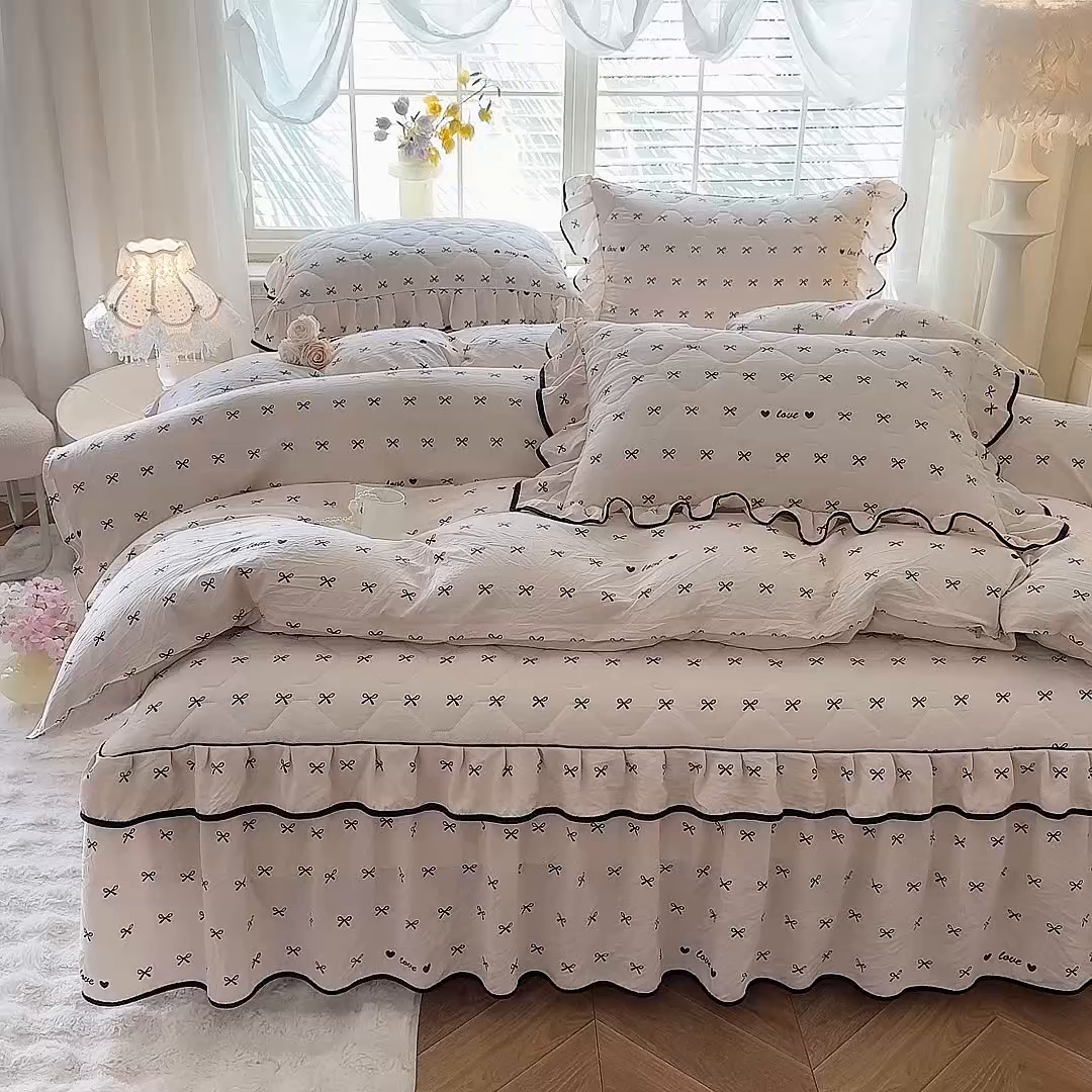 91家纺网 家纺一手货源 找家纺 优家居 2025新品水洗棉全夹棉床裙四件套韩版糯糯棉水洗皱皱纱床罩花边被套枕套直播爆款 爱心蝴蝶结