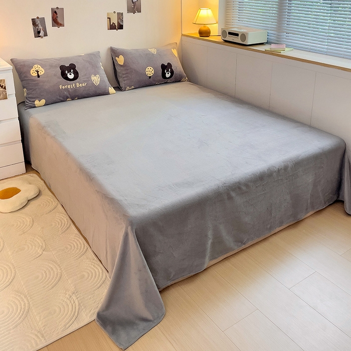 91家纺网 家纺一手货源 找家纺 西引力 2025新款亲肤舒适加厚牛奶绒印花四件套 爱心熊