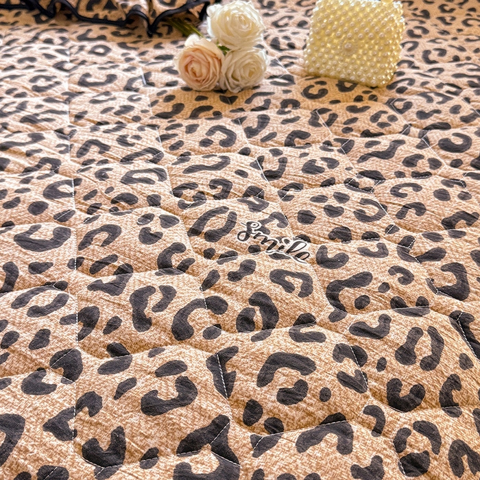 91家纺网 家纺一手货源 找家纺 优家居 2025新品水洗棉全夹棉床裙四件套韩版糯糯棉水洗皱皱纱床罩花边被套枕套直播爆款 豹纹-咖