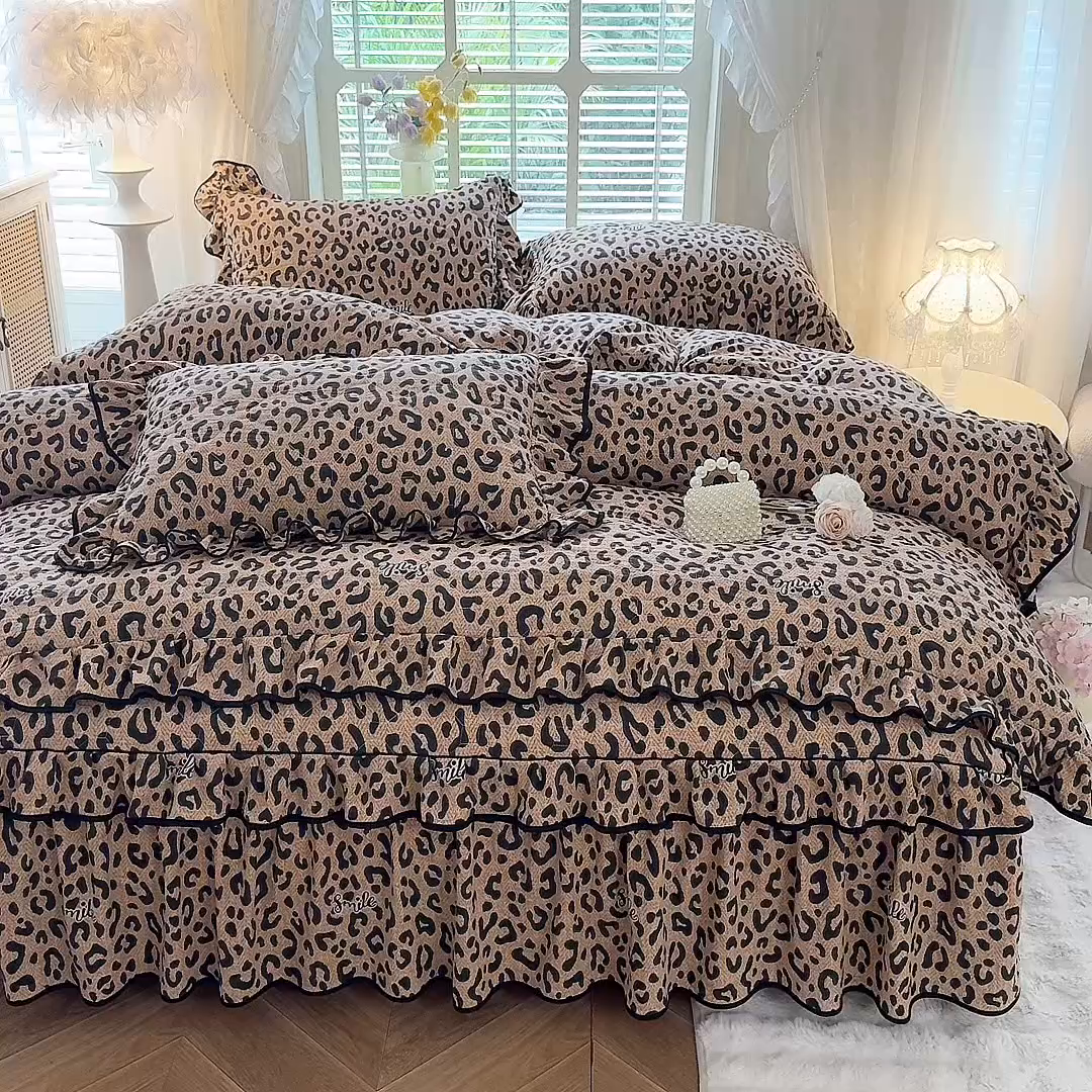 91家纺网 家纺一手货源 找家纺 优家居 2025新品水洗棉全夹棉床裙四件套韩版糯糯棉水洗皱皱纱床罩花边被套枕套直播爆款 豹纹-咖