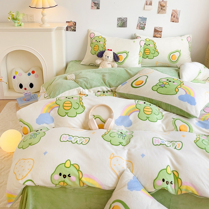 91家纺网 家纺一手货源 找家纺 西引力 2025新款亲肤舒适加厚牛奶绒印花四件套 宝贝奶龙