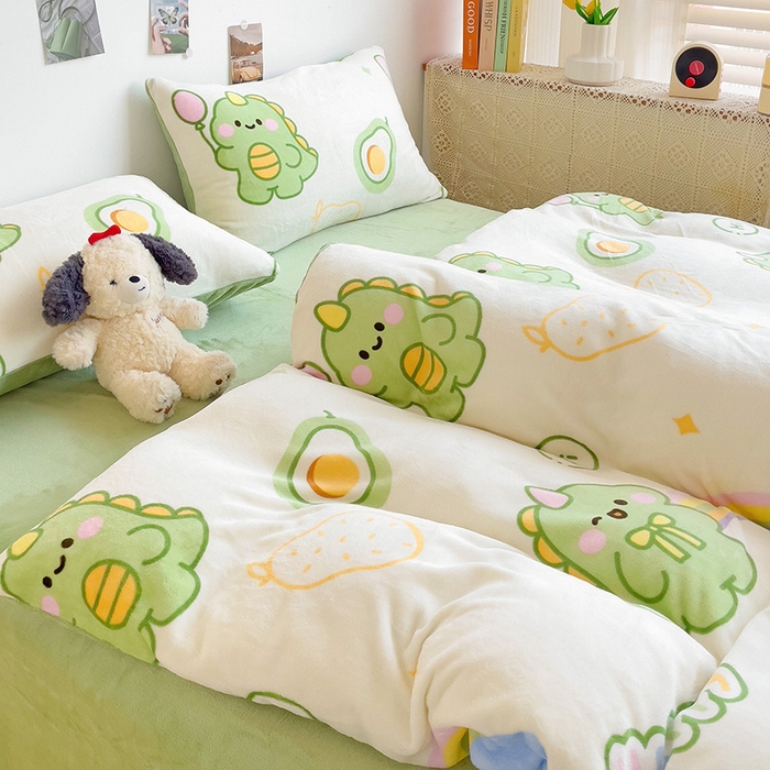 91家纺网 家纺一手货源 找家纺 西引力 2025新款亲肤舒适加厚牛奶绒印花四件套 宝贝奶龙