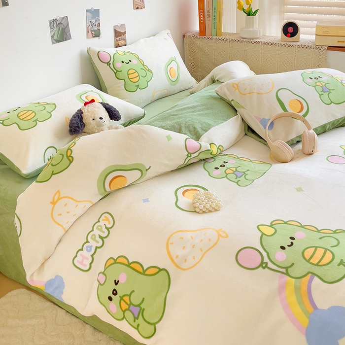 91家纺网 家纺一手货源 找家纺 西引力 2025新款亲肤舒适加厚牛奶绒印花四件套 宝贝奶龙