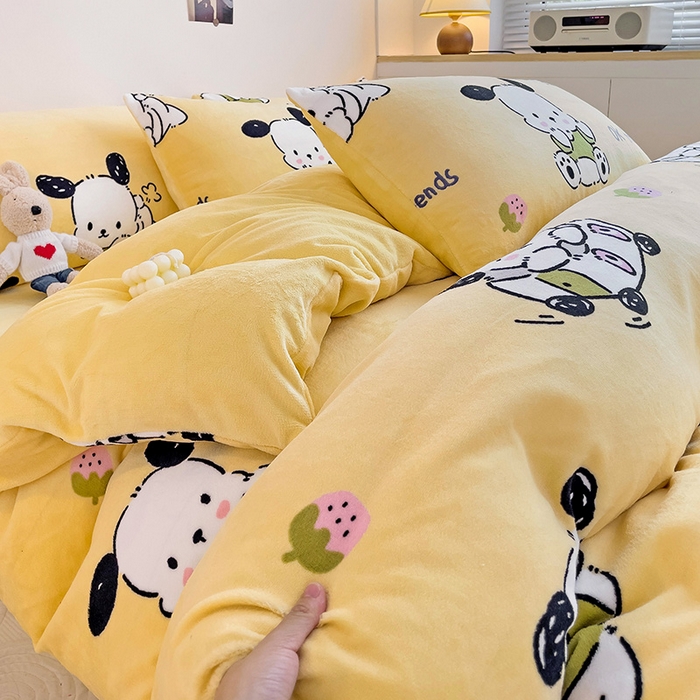 91家纺网 家纺一手货源 找家纺 西引力 2025新款亲肤舒适加厚牛奶绒印花四件套 调皮狗黄