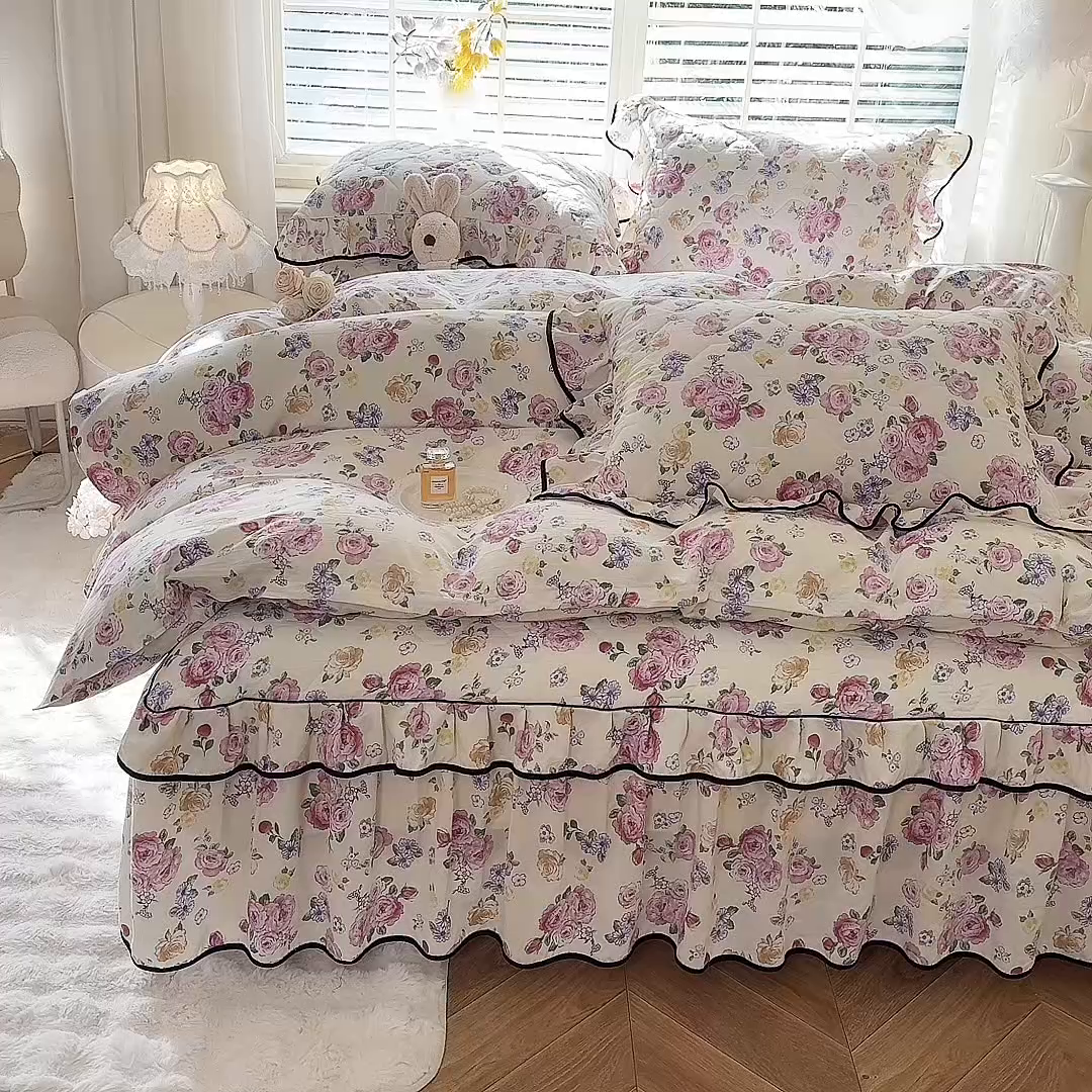 91家纺网 家纺一手货源 找家纺 优家居 2025新品水洗棉全夹棉床裙四件套韩版糯糯棉水洗皱皱纱床罩花边被套枕套直播爆款 紫雾花园