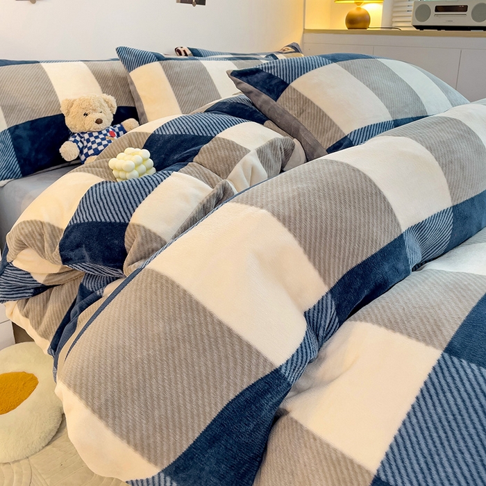 91家纺网 家纺一手货源 找家纺 西引力 2025新款亲肤舒适加厚牛奶绒印花四件套 格调蓝