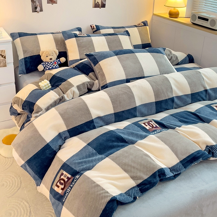 91家纺网 家纺一手货源 找家纺 西引力 2025新款亲肤舒适加厚牛奶绒印花四件套 格调蓝