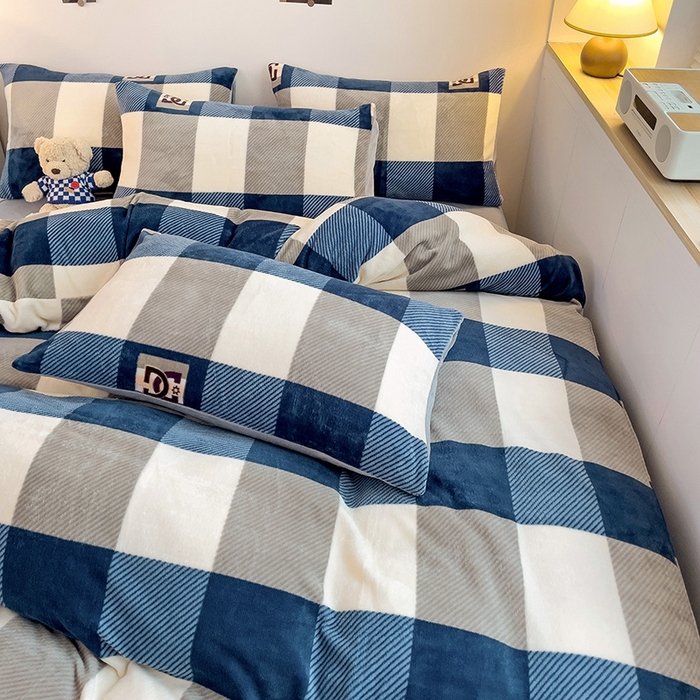 91家纺网 家纺一手货源 找家纺 西引力 2025新款亲肤舒适加厚牛奶绒印花四件套 格调蓝