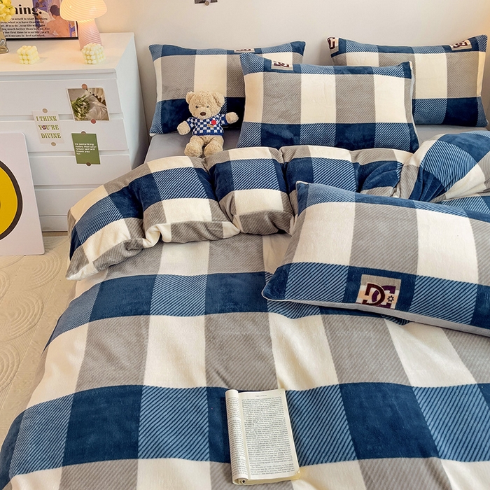 91家纺网 家纺一手货源 找家纺 西引力 2025新款亲肤舒适加厚牛奶绒印花四件套 格调蓝