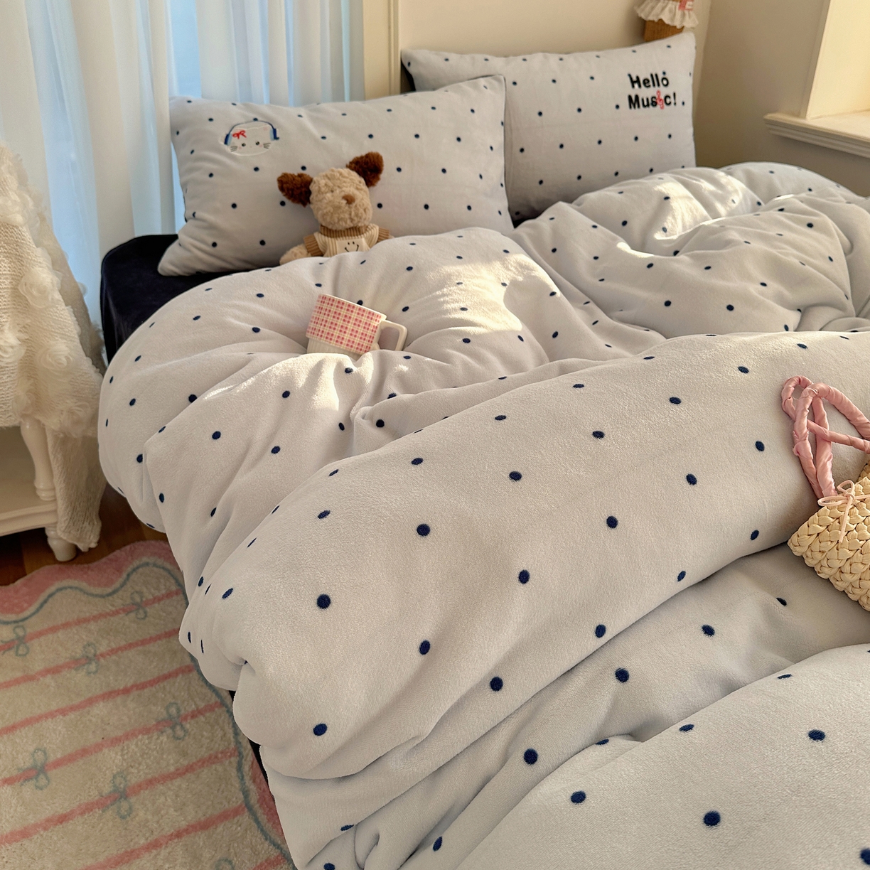 91家纺网 家纺一手货源 找家纺 顾里家纺 2025新款韩系兔毛贴布绣牛奶绒四件套 音乐猫咪