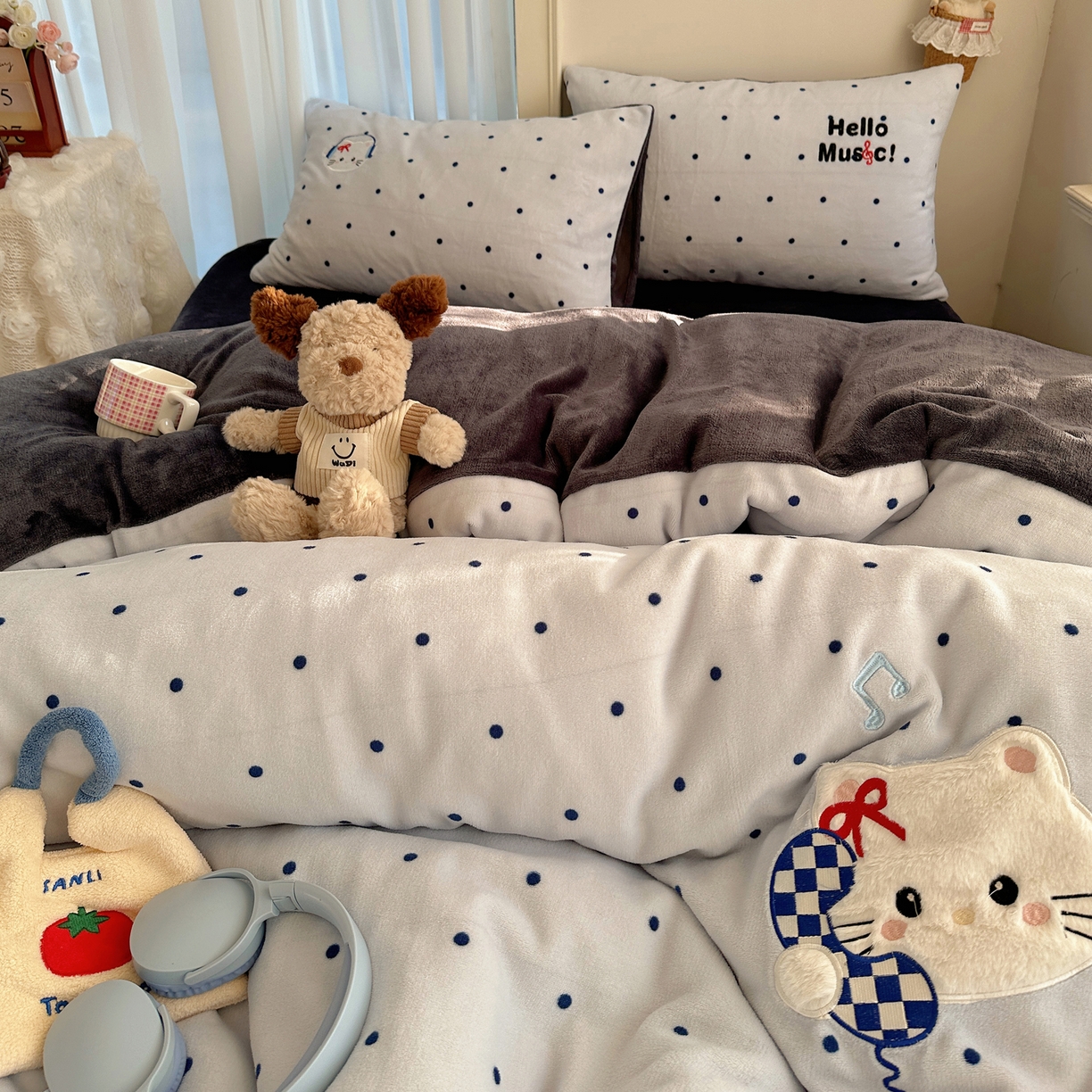 91家纺网 家纺一手货源 找家纺 顾里家纺 2025新款韩系兔毛贴布绣牛奶绒四件套 音乐猫咪