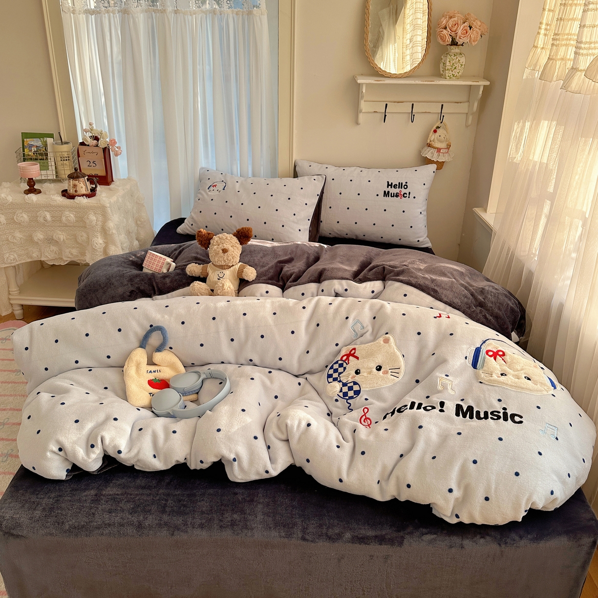 91家纺网 家纺一手货源 找家纺 顾里家纺 2025新款韩系兔毛贴布绣牛奶绒四件套 音乐猫咪