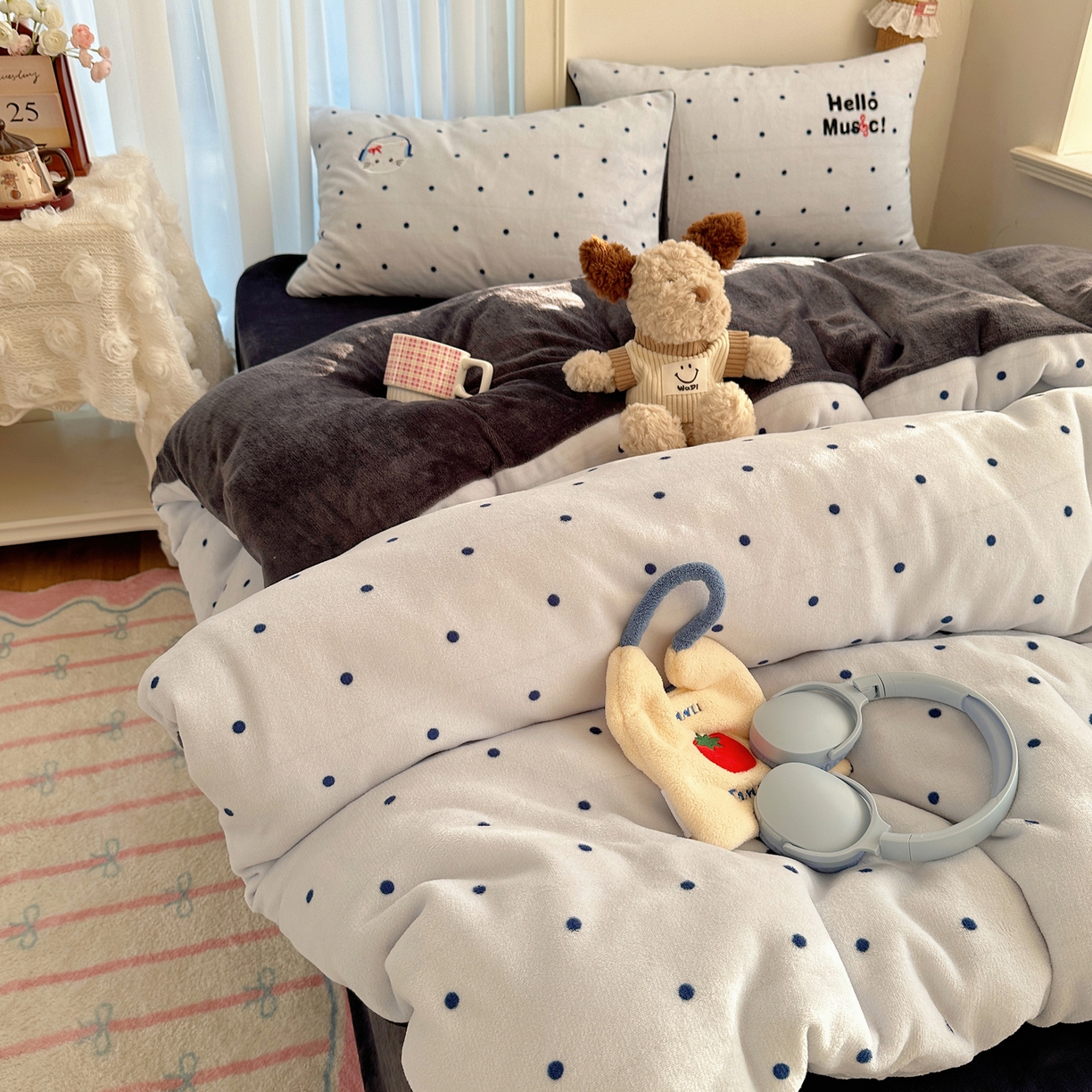 91家纺网 家纺一手货源 找家纺 顾里家纺 2025新款韩系兔毛贴布绣牛奶绒四件套 音乐猫咪