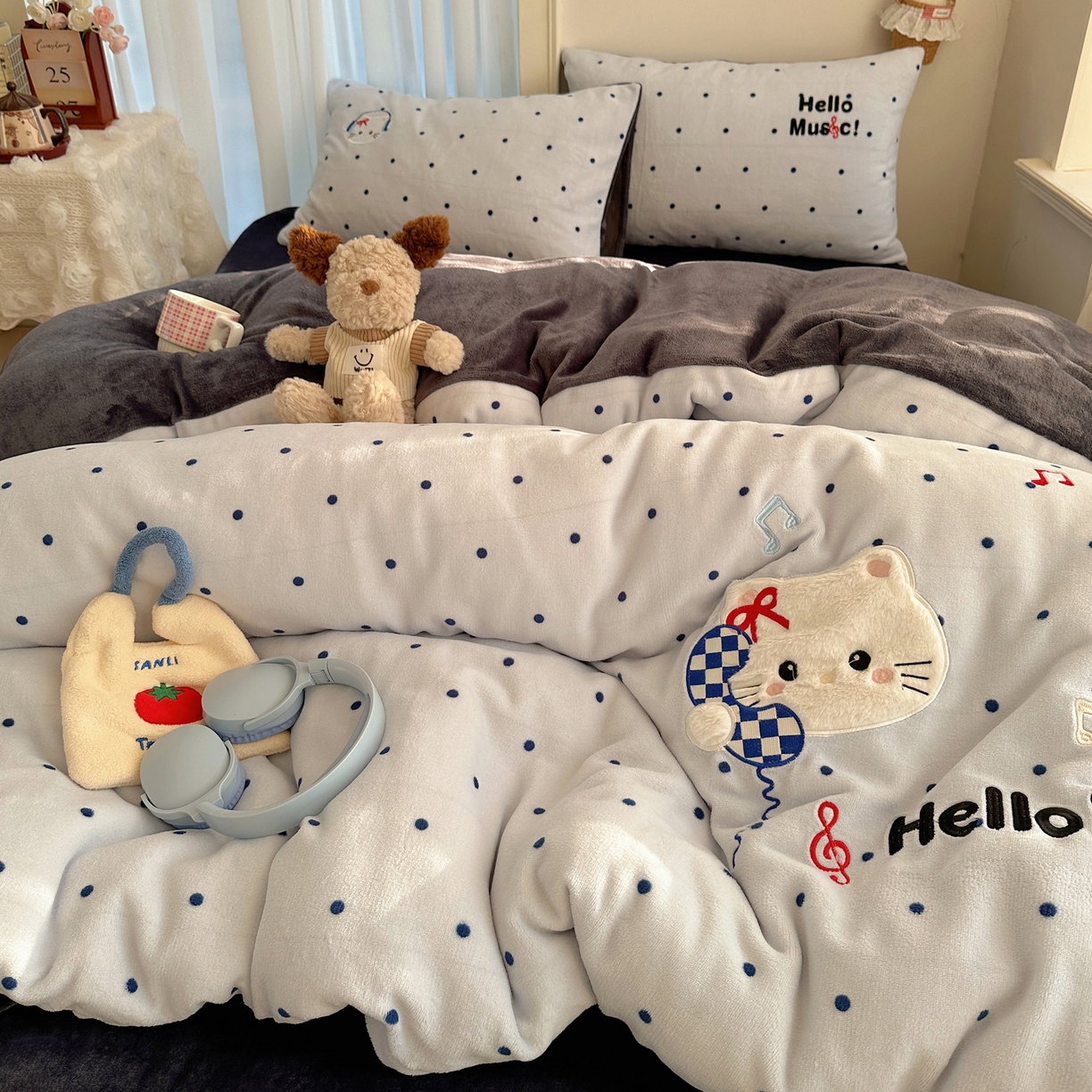 91家纺网 家纺一手货源 找家纺 顾里家纺 2025新款韩系兔毛贴布绣牛奶绒四件套 音乐猫咪