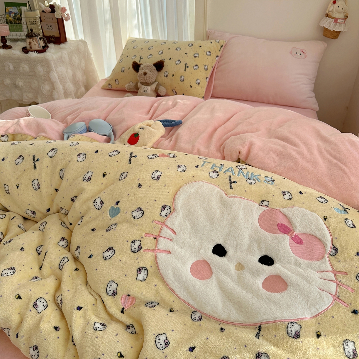 91家纺网 家纺一手货源 找家纺 顾里家纺 2025新款韩系兔毛贴布绣牛奶绒四件套 旺财猫咪