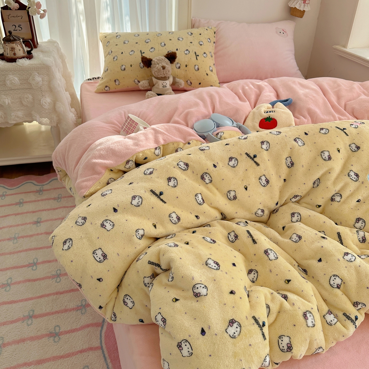 91家纺网 家纺一手货源 找家纺 顾里家纺 2025新款韩系兔毛贴布绣牛奶绒四件套 旺财猫咪