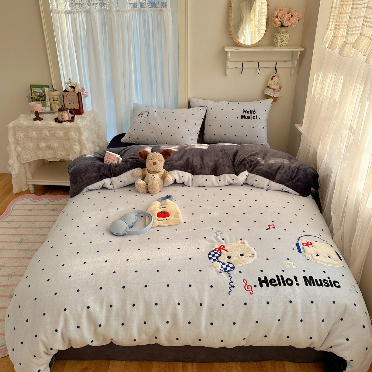 91家纺网 家纺一手货源 找家纺 顾里家纺 2025新款韩系兔毛贴布绣牛奶绒四件套 音乐猫咪