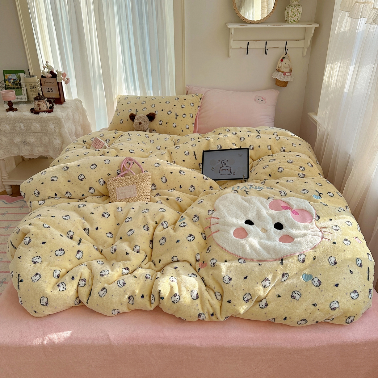 91家纺网 家纺一手货源 找家纺 顾里家纺 2025新款韩系兔毛贴布绣牛奶绒四件套 旺财猫咪