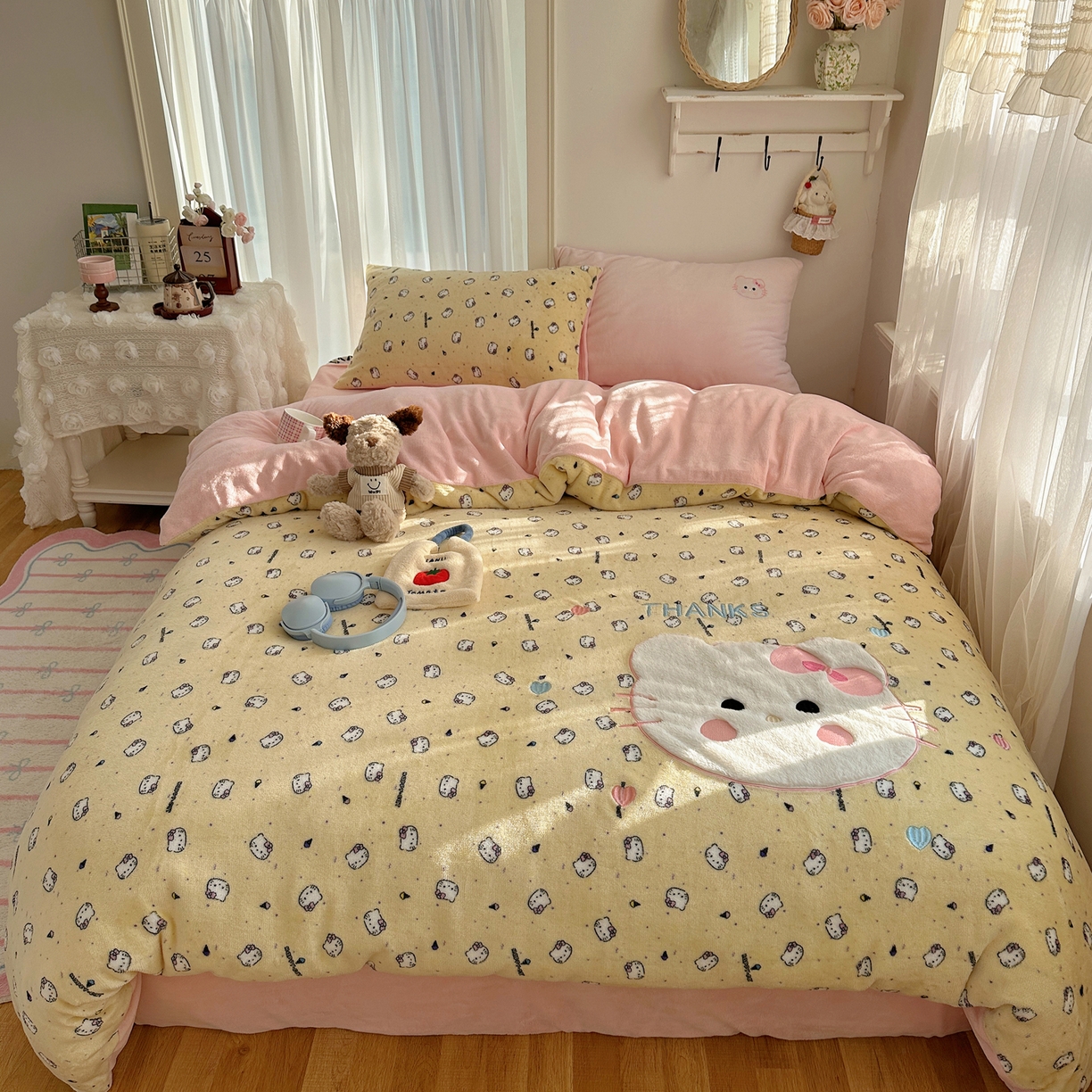 91家纺网 家纺一手货源 找家纺 顾里家纺 2025新款韩系兔毛贴布绣牛奶绒四件套 旺财猫咪