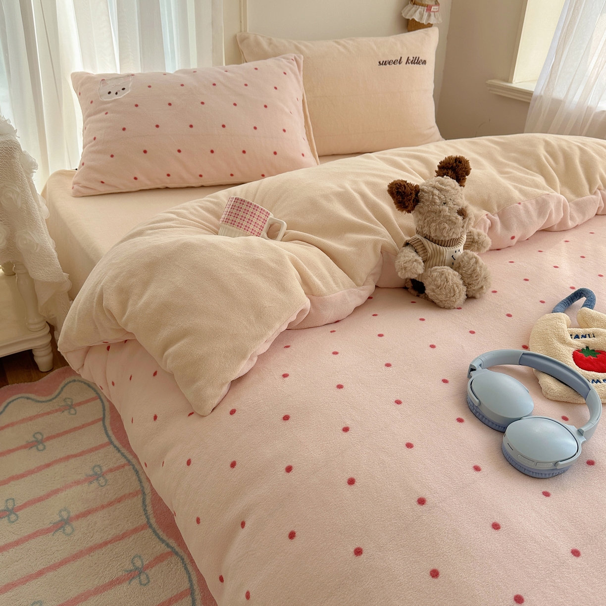 91家纺网 家纺一手货源 找家纺 顾里家纺 2025新款韩系兔毛贴布绣牛奶绒四件套 洛丽猫咪