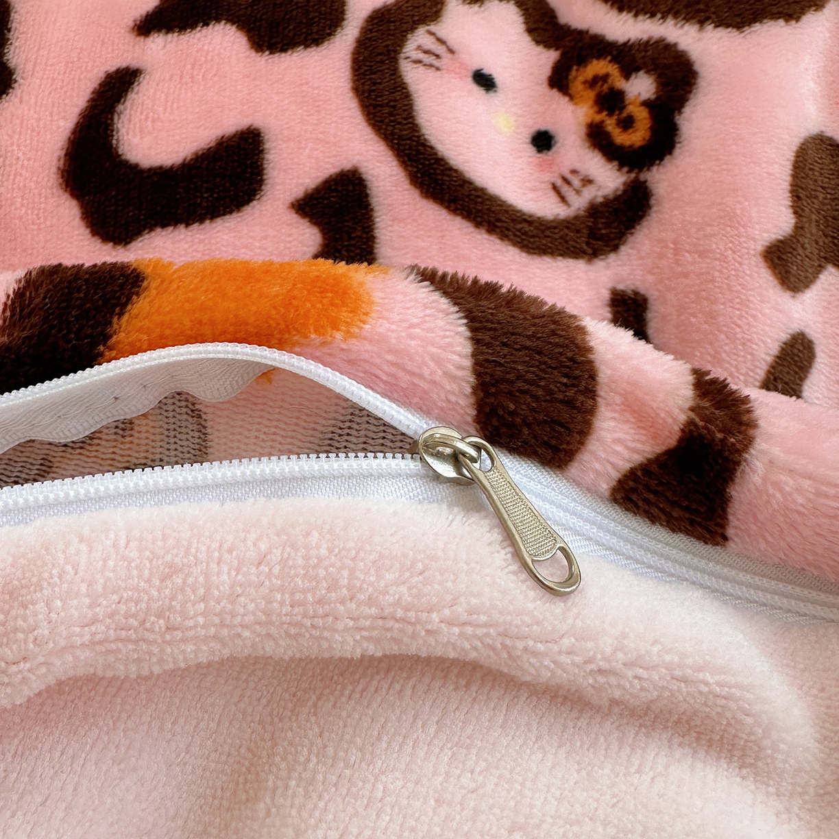 91家纺网 家纺一手货源 找家纺 顾里家纺 2025新款韩系兔毛贴布绣牛奶绒四件套 粉皮猫咪