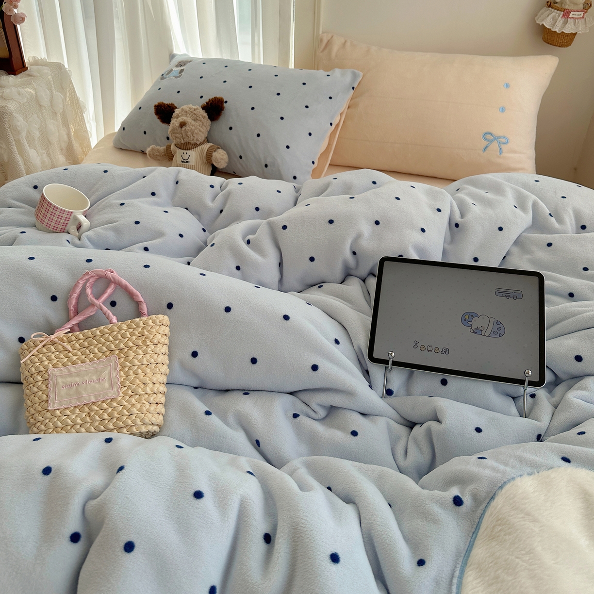 91家纺网 家纺一手货源 找家纺 顾里家纺 2025新款韩系兔毛贴布绣牛奶绒四件套 甜心小熊