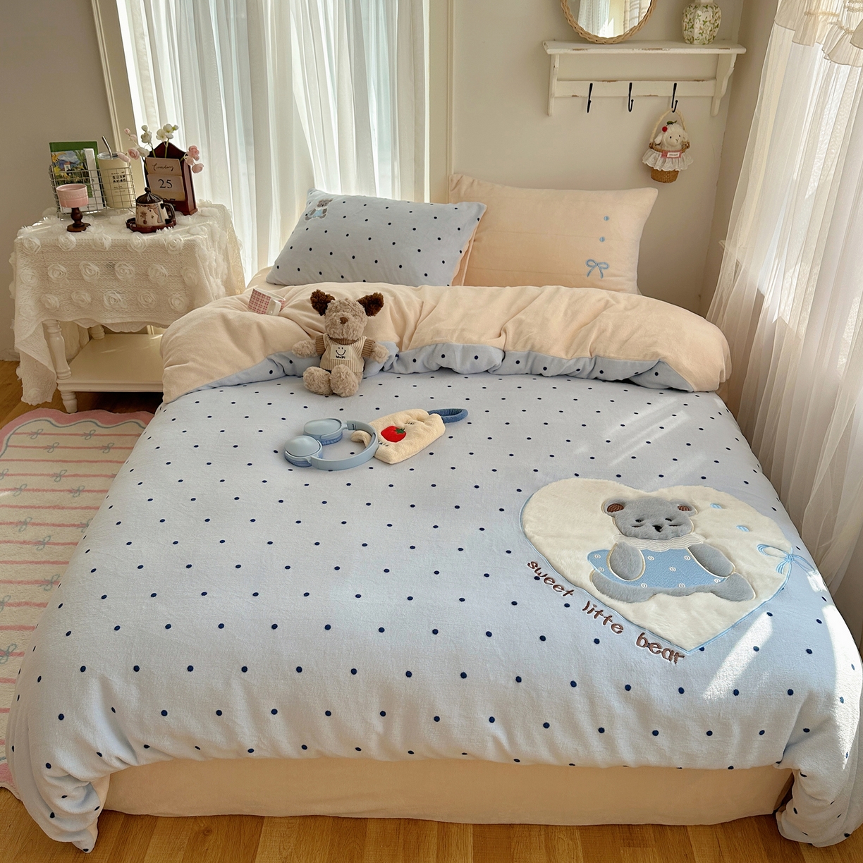 91家纺网 家纺一手货源 找家纺 顾里家纺 2025新款韩系兔毛贴布绣牛奶绒四件套 甜心小熊