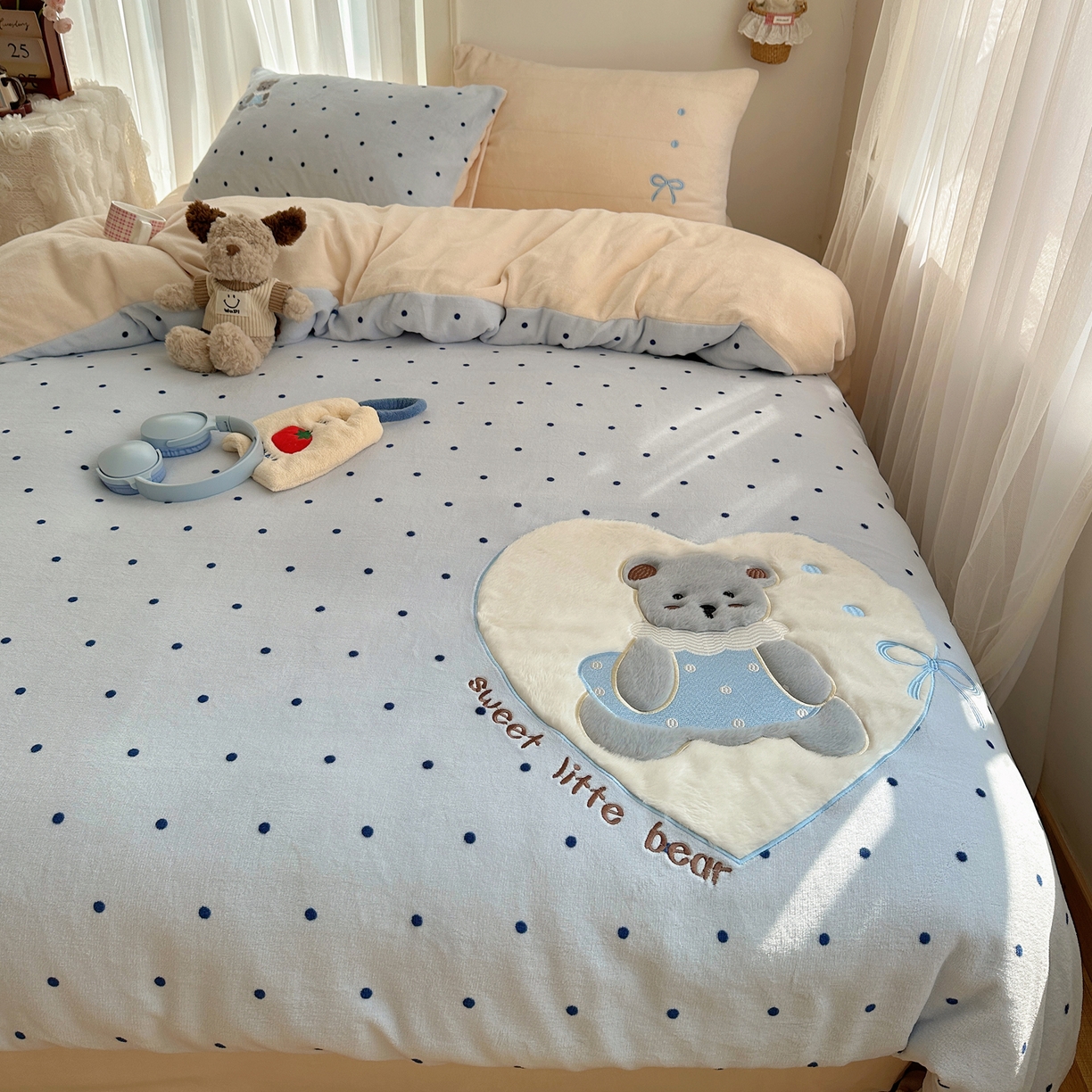 91家纺网 家纺一手货源 找家纺 顾里家纺 2025新款韩系兔毛贴布绣牛奶绒四件套 甜心小熊