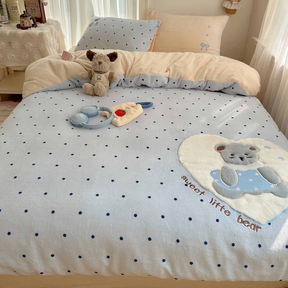 91家纺网 家纺一手货源 找家纺 顾里家纺 2025新款韩系兔毛贴布绣牛奶绒四件套 甜心小熊