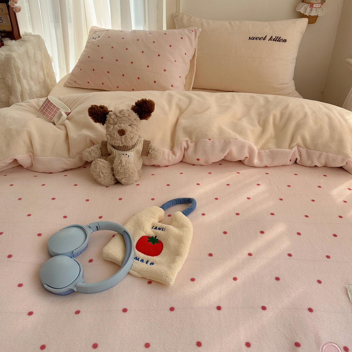 91家纺网 家纺一手货源 找家纺 顾里家纺 2025新款韩系兔毛贴布绣牛奶绒四件套 洛丽猫咪