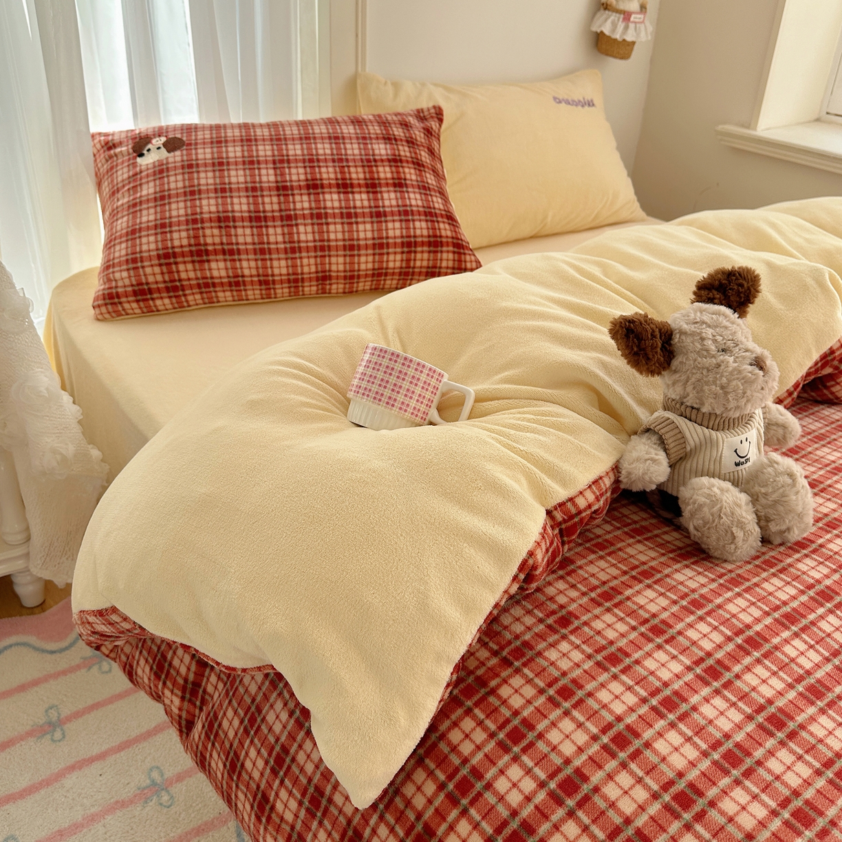 91家纺网 家纺一手货源 找家纺 顾里家纺 2025新款韩系兔毛贴布绣牛奶绒四件套 爱岛腊肠狗