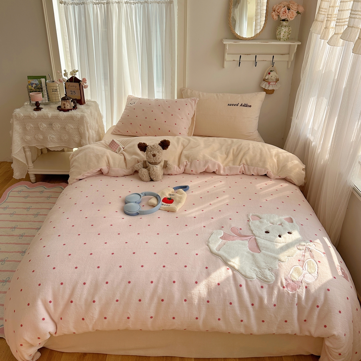 91家纺网 家纺一手货源 找家纺 顾里家纺 2025新款韩系兔毛贴布绣牛奶绒四件套 洛丽猫咪