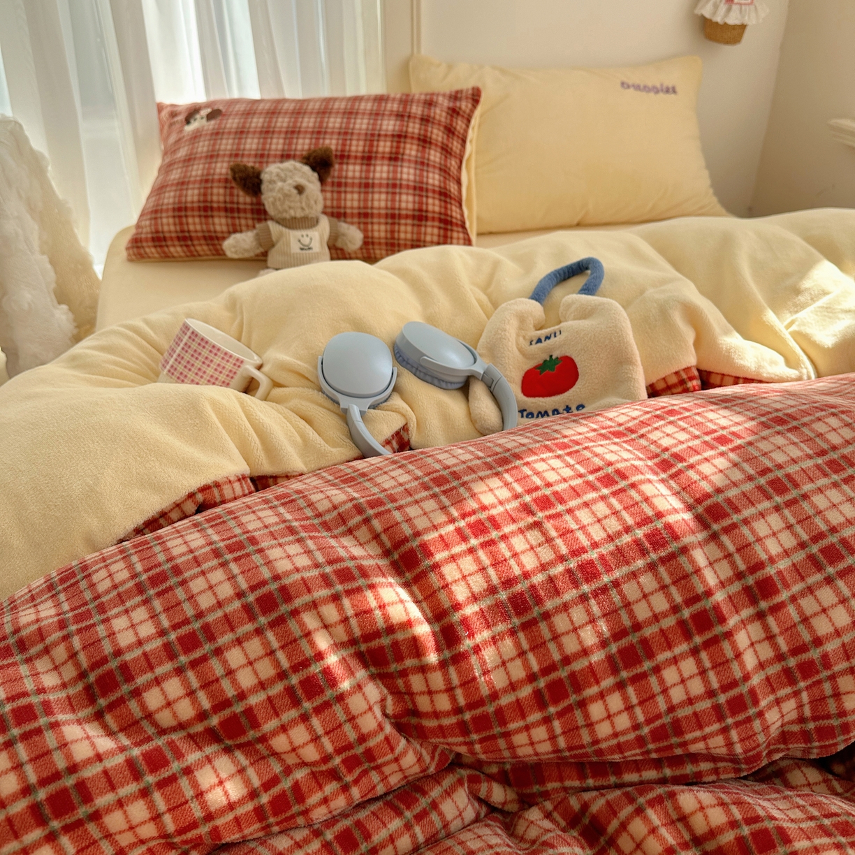 91家纺网 家纺一手货源 找家纺 顾里家纺 2025新款韩系兔毛贴布绣牛奶绒四件套 爱岛腊肠狗