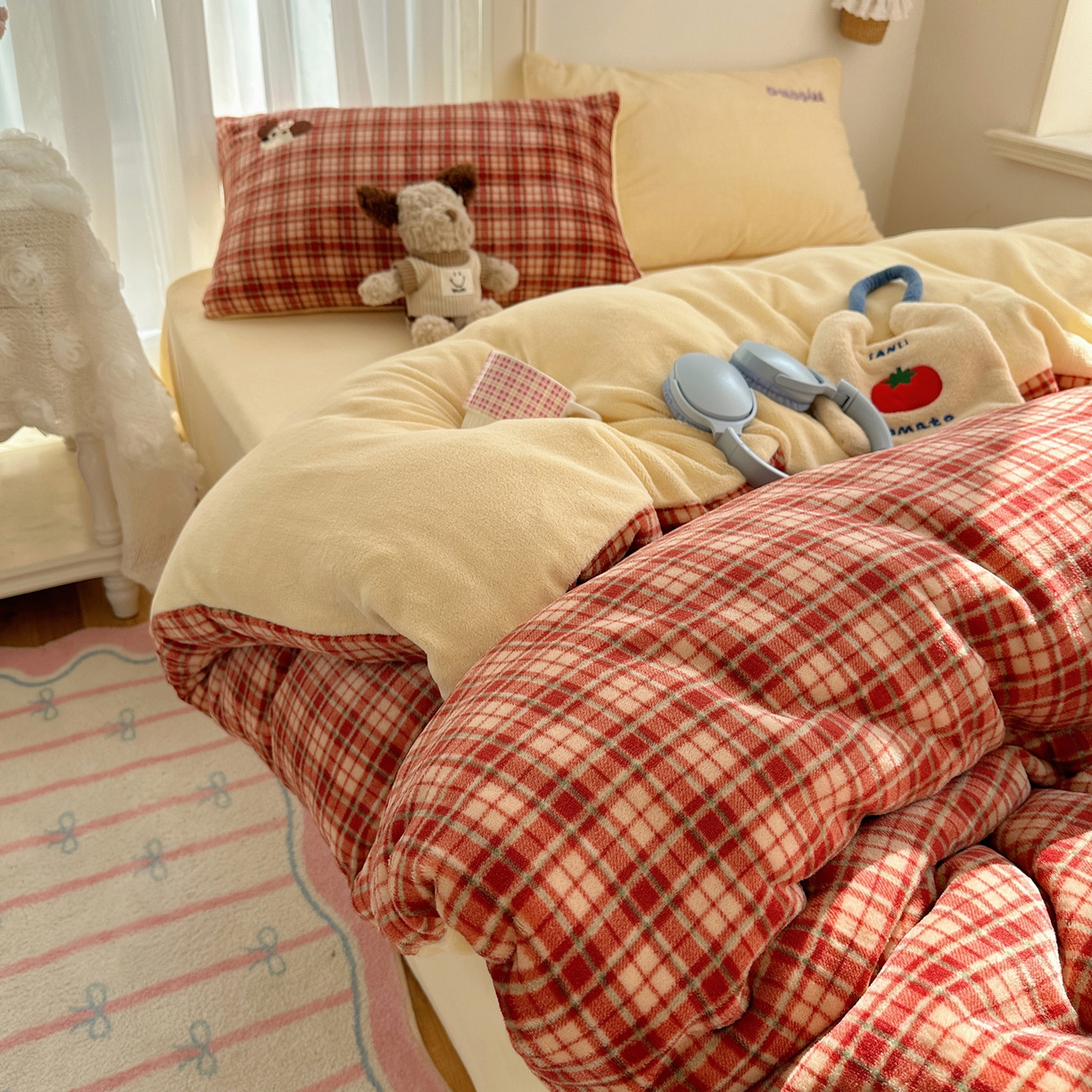 91家纺网 家纺一手货源 找家纺 顾里家纺 2025新款韩系兔毛贴布绣牛奶绒四件套 爱岛腊肠狗