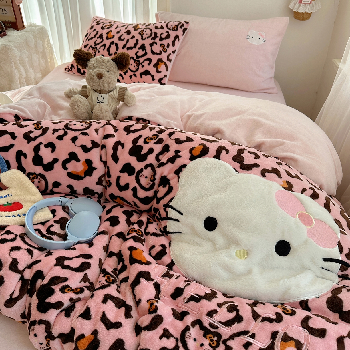 顾里家纺 2025新款韩系兔毛贴布绣牛奶绒四件套 粉皮猫咪