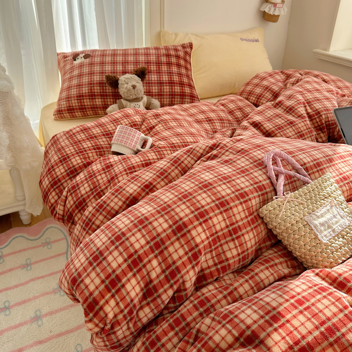 91家纺网 家纺一手货源 找家纺 顾里家纺 2025新款韩系兔毛贴布绣牛奶绒四件套 爱岛腊肠狗