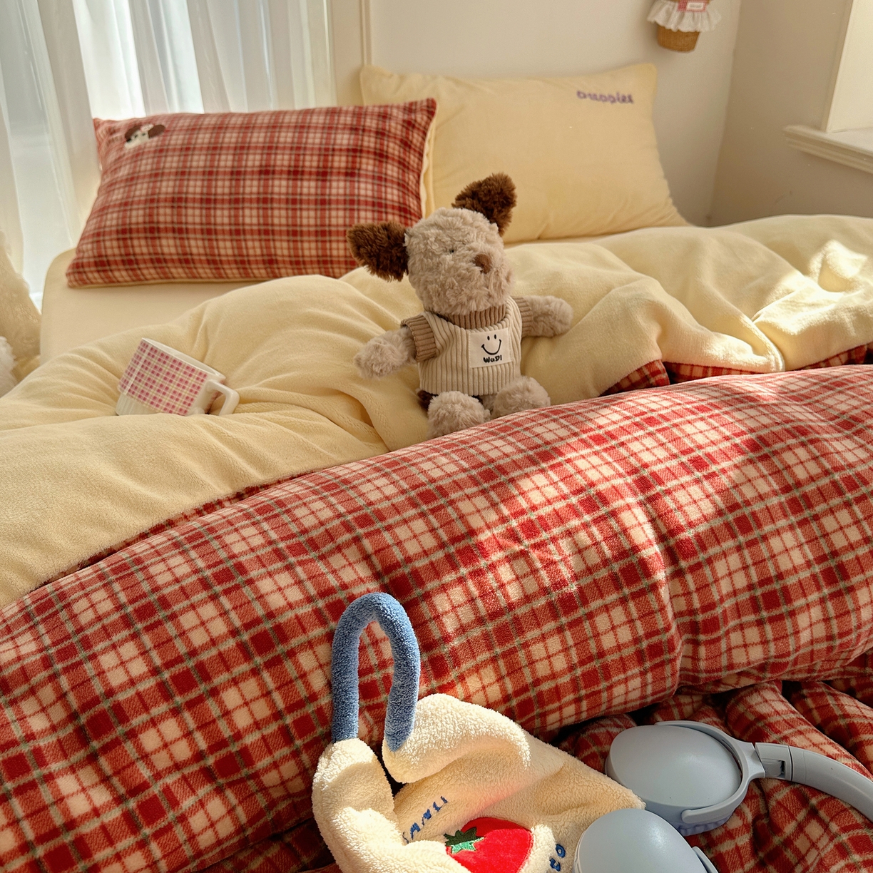 91家纺网 家纺一手货源 找家纺 顾里家纺 2025新款韩系兔毛贴布绣牛奶绒四件套 爱岛腊肠狗