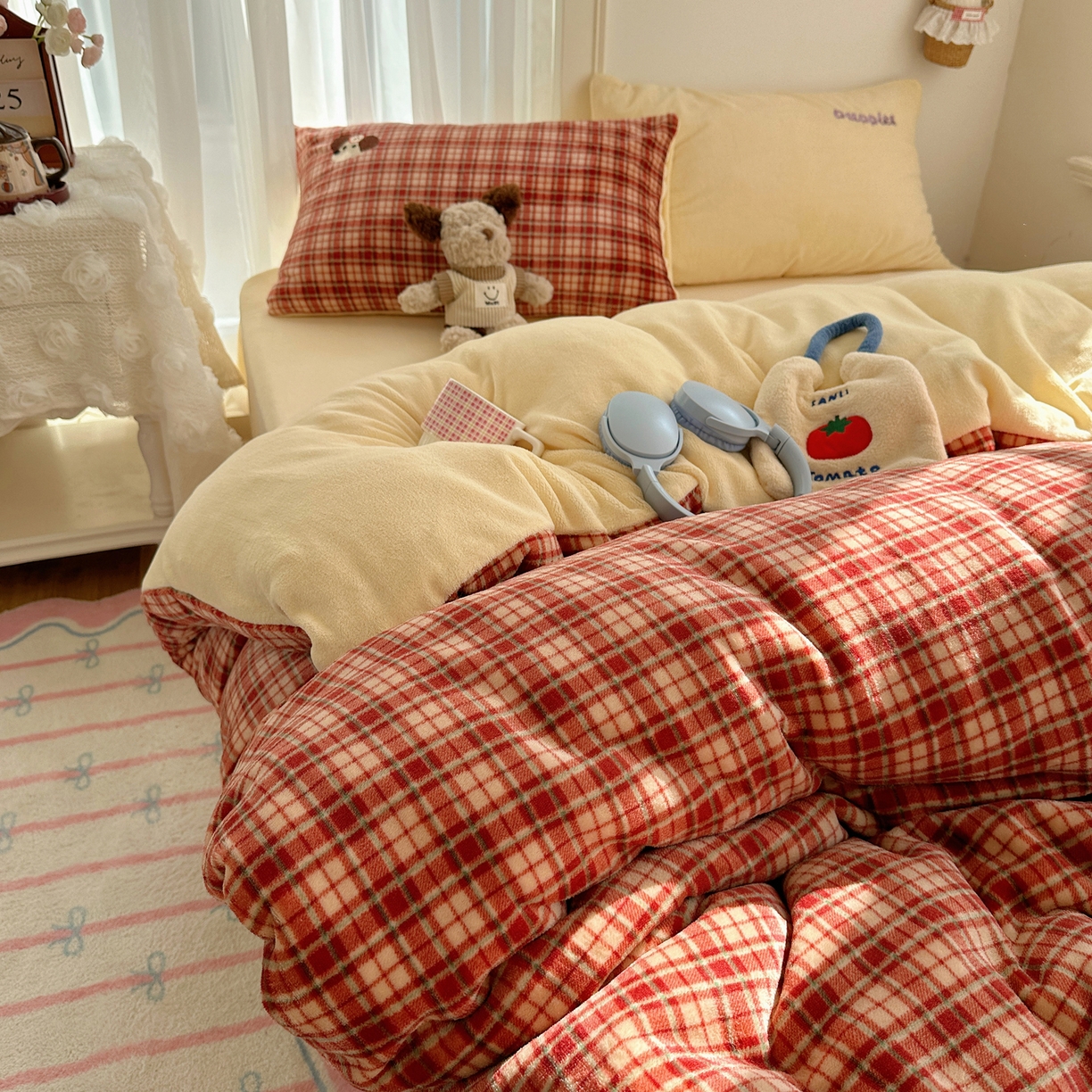 91家纺网 家纺一手货源 找家纺 顾里家纺 2025新款韩系兔毛贴布绣牛奶绒四件套 爱岛腊肠狗