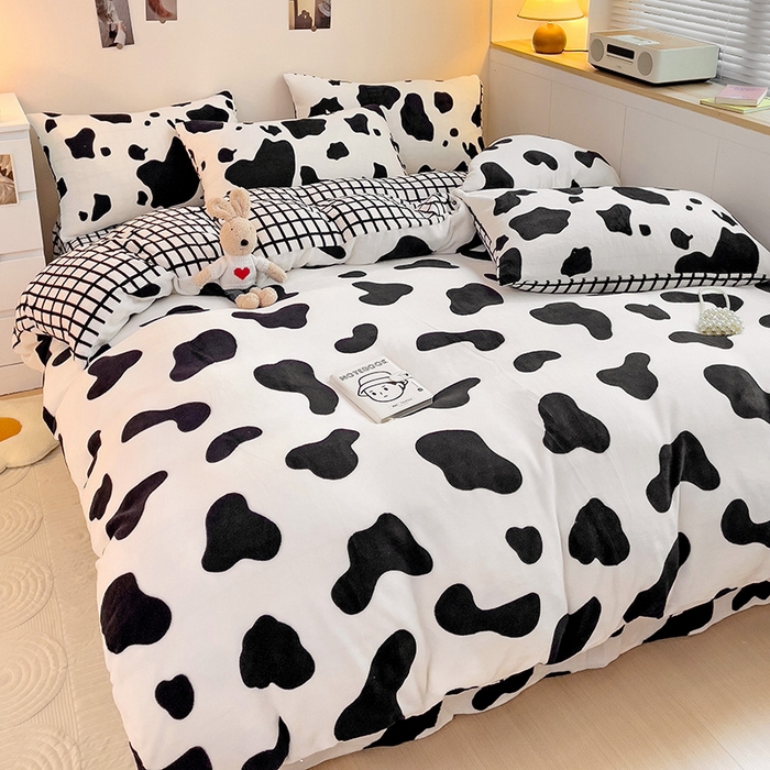 91家纺网 家纺一手货源 找家纺 西引力 2025新款亲肤舒适加厚牛奶绒印花四件套 黑糖奶牛