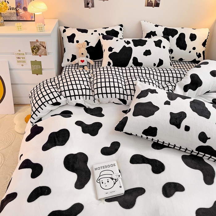 91家纺网 家纺一手货源 找家纺 西引力 2025新款亲肤舒适加厚牛奶绒印花四件套 黑糖奶牛