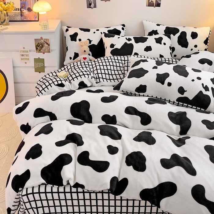 91家纺网 家纺一手货源 找家纺 西引力 2025新款亲肤舒适加厚牛奶绒印花四件套 黑糖奶牛