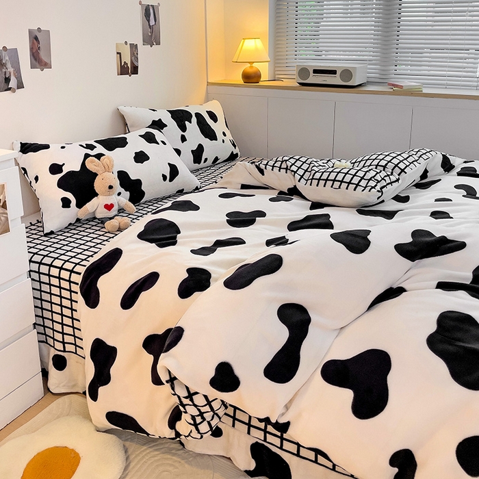 91家纺网 家纺一手货源 找家纺 西引力 2025新款亲肤舒适加厚牛奶绒印花四件套 黑糖奶牛