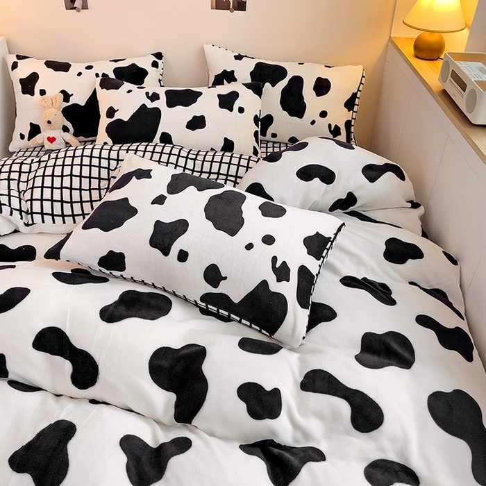 91家纺网 家纺一手货源 找家纺 西引力 2025新款亲肤舒适加厚牛奶绒印花四件套 黑糖奶牛