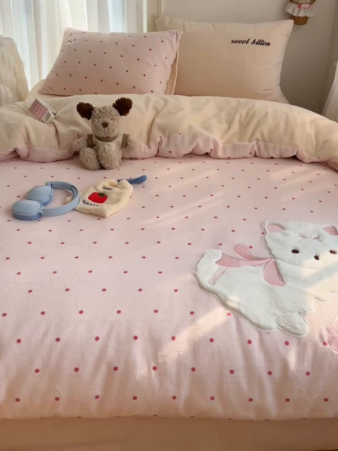 91家纺网 家纺一手货源 找家纺 顾里家纺 2025新款韩系兔毛贴布绣牛奶绒四件套 洛丽猫咪