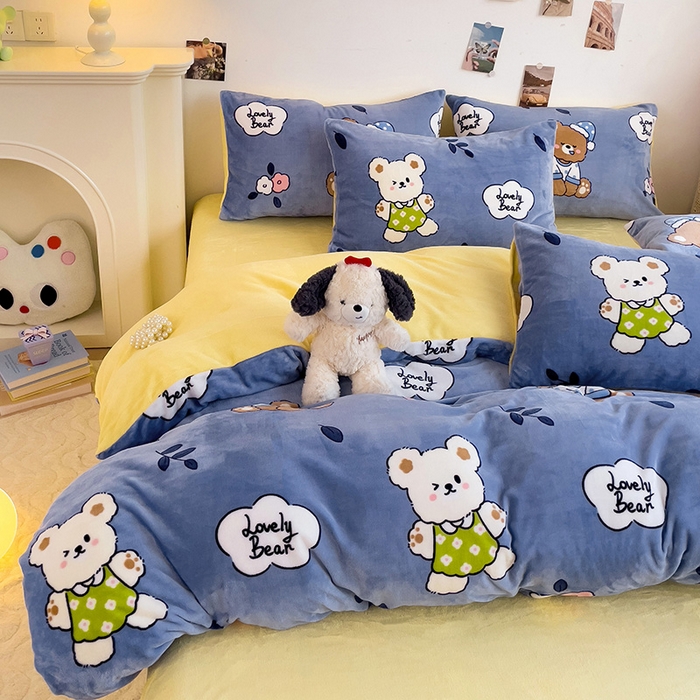 91家纺网 家纺一手货源 找家纺 西引力 2025新款亲肤舒适加厚牛奶绒印花四件套 花朵小熊