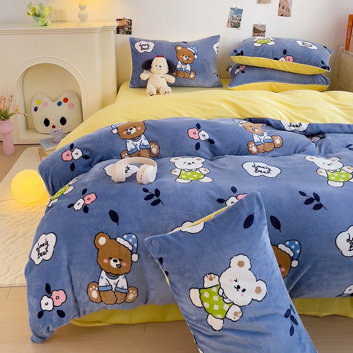 91家纺网 家纺一手货源 找家纺 西引力 2025新款亲肤舒适加厚牛奶绒印花四件套 花朵小熊