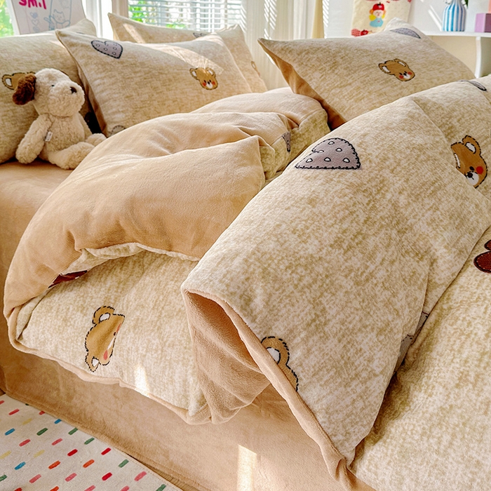 91家纺网 家纺一手货源 找家纺 西引力 2025新款亲肤舒适加厚牛奶绒印花四件套 咖啡熊